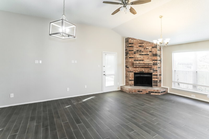 2,055/Mo, 10220 Stoney Bridge Rd Fort Worth, TX 76108 Living Room View