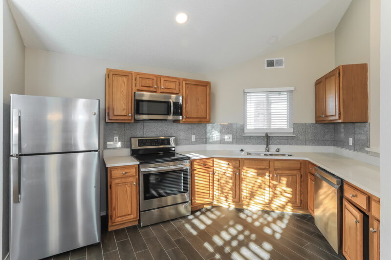 2,055/Mo, 10220 Stoney Bridge Rd Fort Worth, TX 76108 Kitchen View