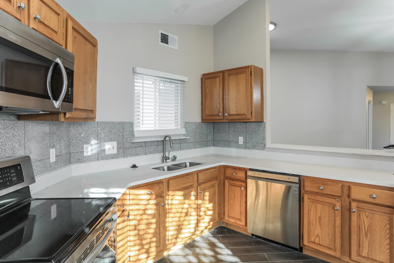 2,055/Mo, 10220 Stoney Bridge Rd Fort Worth, TX 76108 Kitchen View 2