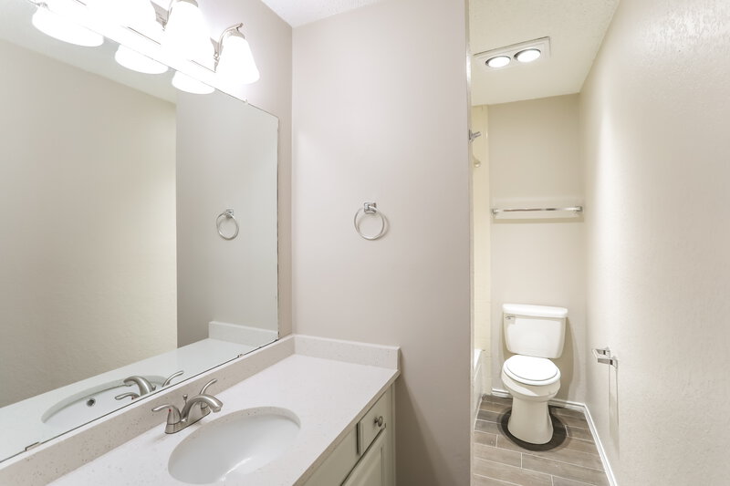 2,055/Mo, 10220 Stoney Bridge Rd Fort Worth, TX 76108 Bathroom View