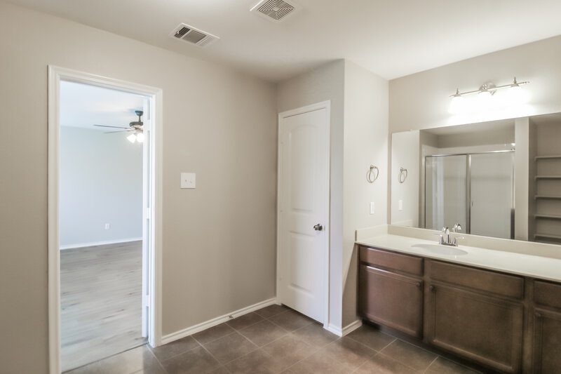 2,595/Mo, 3129 Elam Dr Anna, TX 75409 Main Bathroom View