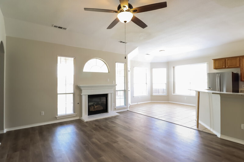 2,905/Mo, 704 Ascot Park Dr Mansfield, TX 76063 Living Room View