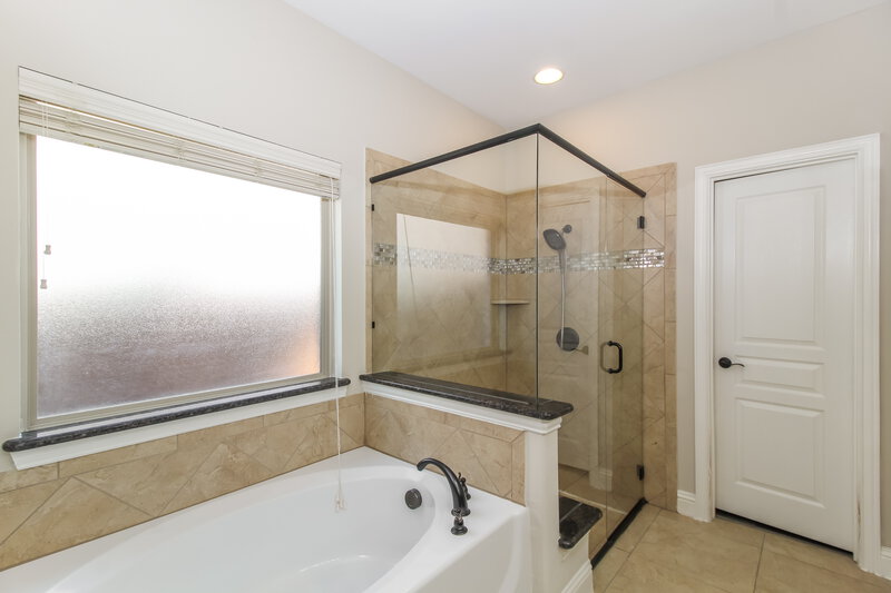 2,525/Mo, 1017 Snowbird Dr Little Elm, TX 75068 Main Bathroom View