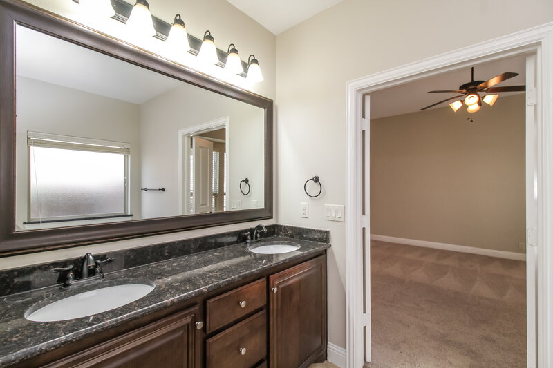 2,525/Mo, 1017 Snowbird Dr Little Elm, TX 75068 Bathroom View