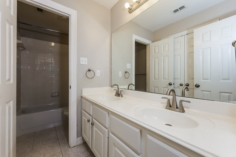2,965/Mo, 2604 Millstream Dr Plano, TX 75075 Bathroom View