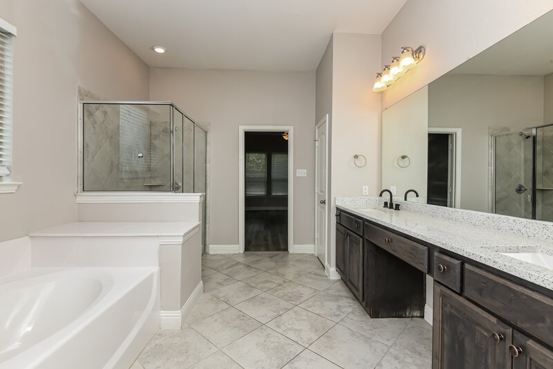 3,095/Mo, 7520 Rose Crest Blvd Forest Hill, TX 76140 Main Bathroom View