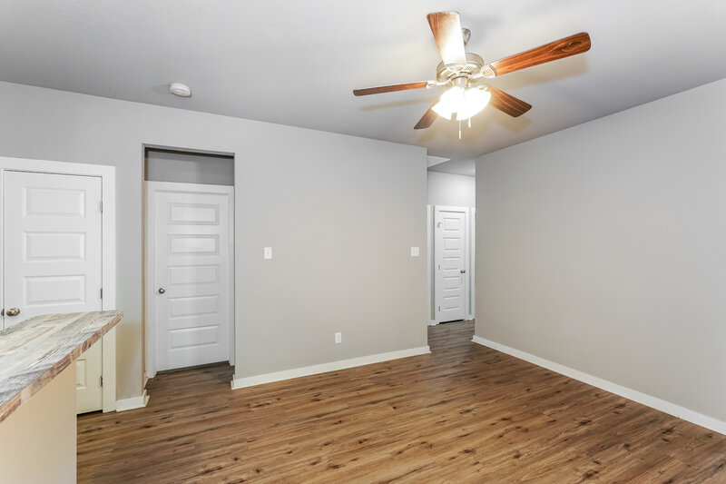 1,915/Mo, 218 S Preston St Alvarado, TX 76009 Living Room View 2