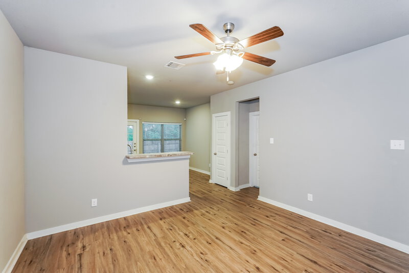 1,915/Mo, 218 S Preston St Alvarado, TX 76009 Living Room View 3