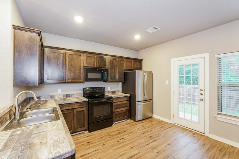1,915/Mo, 218 S Preston St Alvarado, TX 76009 Kitchen View 2