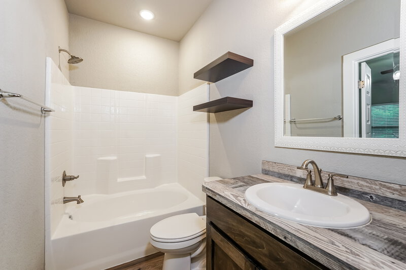 1,915/Mo, 218 S Preston St Alvarado, TX 76009 Main Bathroom View