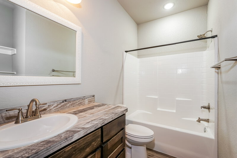 1,915/Mo, 218 S Preston St Alvarado, TX 76009 Bathroom View