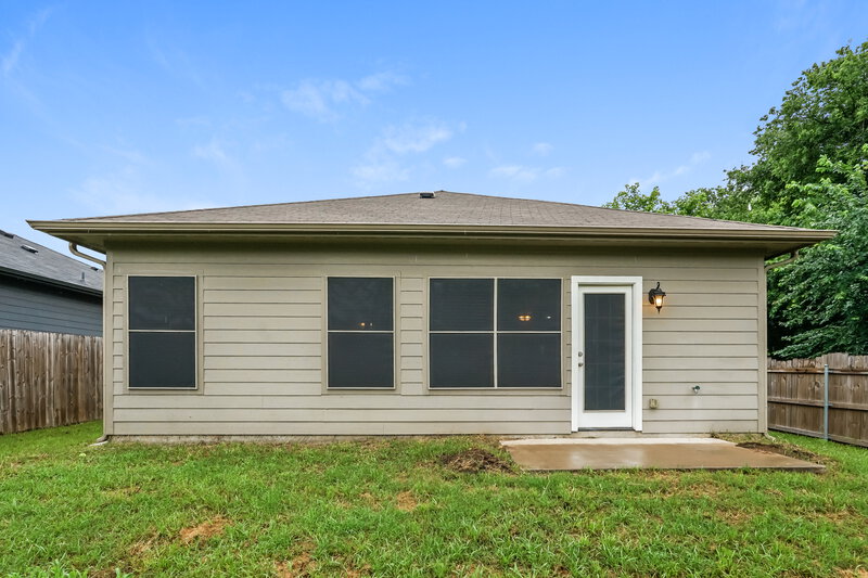 1,915/Mo, 218 S Preston St Alvarado, TX 76009 Rear View