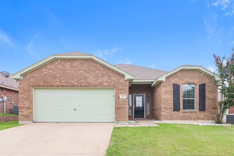 2,990/Mo, 309 Stonegate Blvd Alvarado, TX 76009 External View