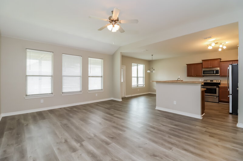 2,990/Mo, 309 Stonegate Blvd Alvarado, TX 76009 Living Room View 2