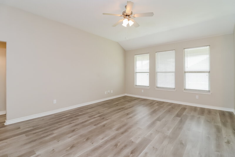 2,990/Mo, 309 Stonegate Blvd Alvarado, TX 76009 Living Room View 3