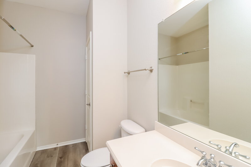 2,990/Mo, 309 Stonegate Blvd Alvarado, TX 76009 Bathroom View