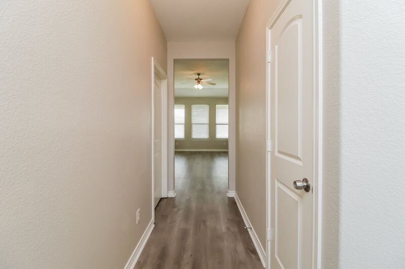 2,990/Mo, 309 Stonegate Blvd Alvarado, TX 76009 Hallway View