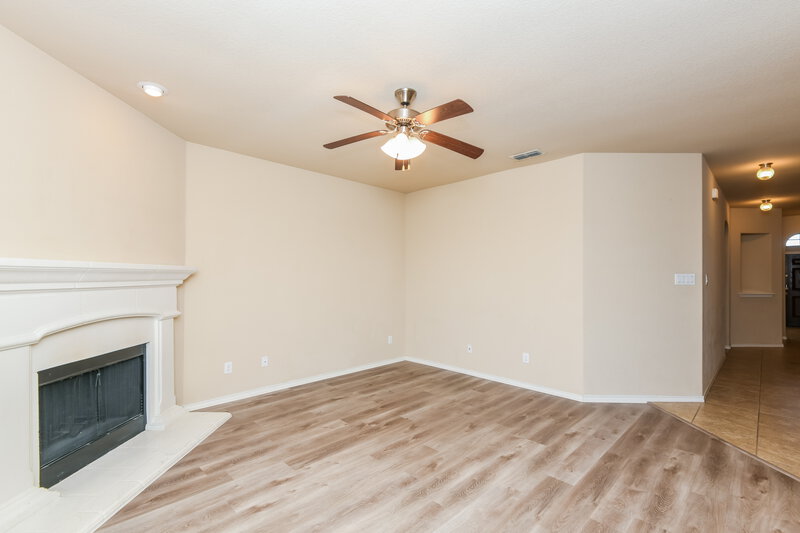 2,425/Mo, 1108 Vaughna Dr Weatherford, TX 76087 Living Room View 2