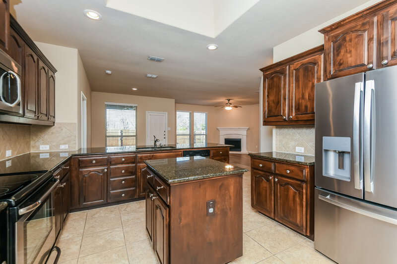 2,425/Mo, 1108 Vaughna Dr Weatherford, TX 76087 Kitchen View 2