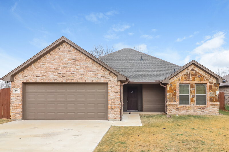 1,955/Mo, 501 N Avenue E Springtown, TX 76082 External View
