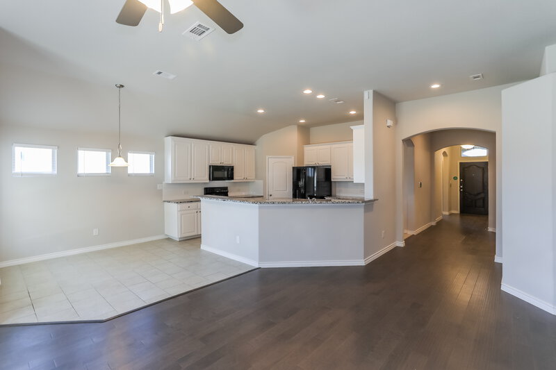 2,260/Mo, 120 Wilson Cliff Dr Fort Worth, TX 76108 Living Room View 2