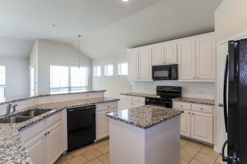 2,260/Mo, 120 Wilson Cliff Dr Fort Worth, TX 76108 Kitchen View 2