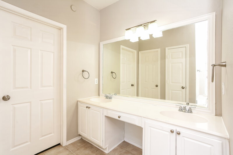 4,530/Mo, 2521 Brycewood Ln Plano, TX 75025 Main Bathroom View