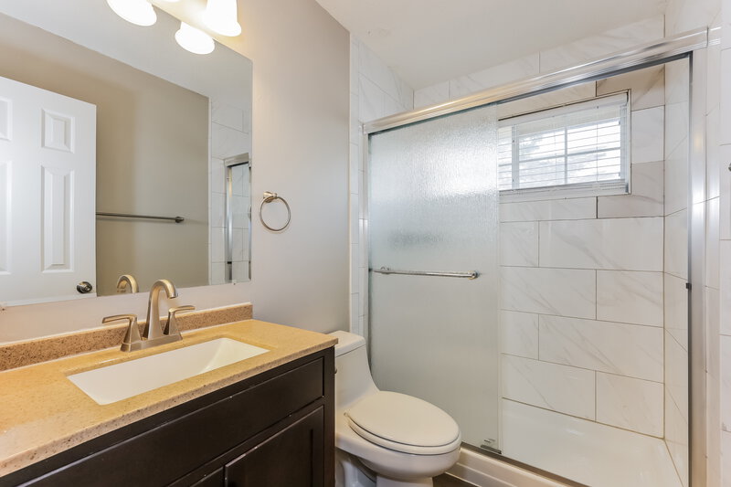 2,625/Mo, 303 Riverwalk Ln Irving, TX 75063 Bathroom View