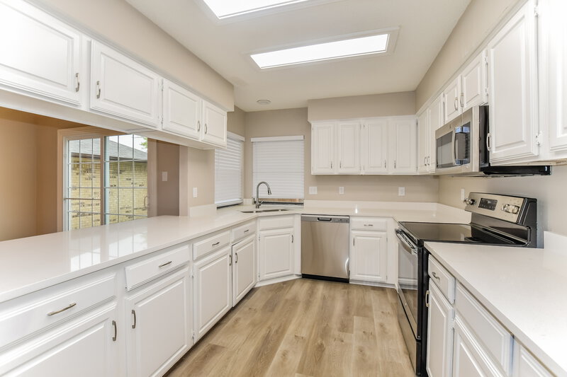 3,505/Mo, 16647 Cleary Cir Dallas, TX 75248 Kitchen View