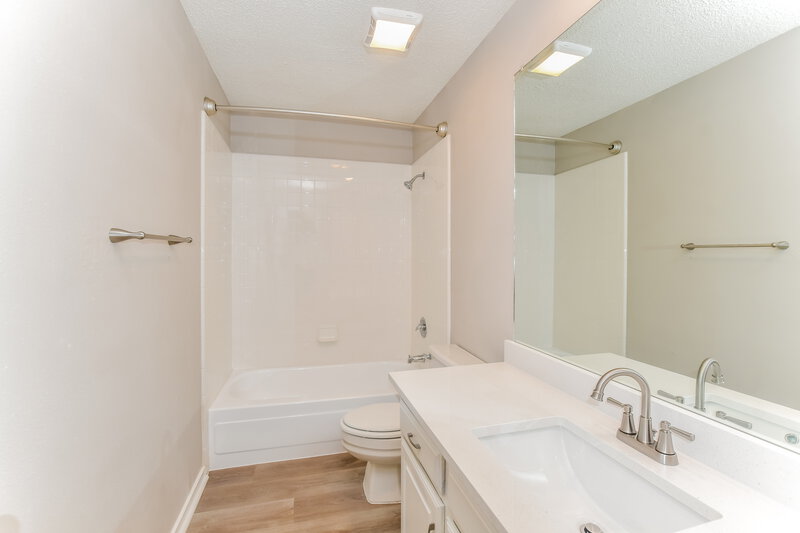 3,505/Mo, 16647 Cleary Cir Dallas, TX 75248 Bathroom View