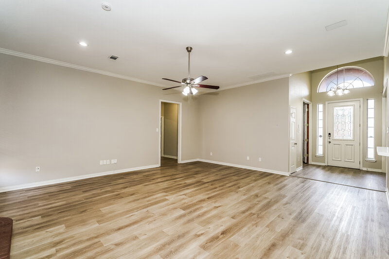 2,730/Mo, 708 Saint Johns Dr Mansfield, TX 76063 Living Room View 2