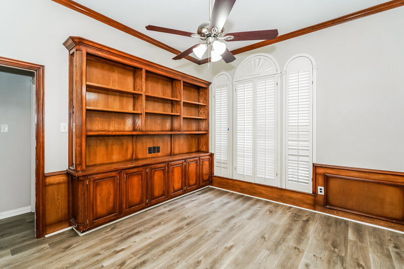 2,730/Mo, 708 Saint Johns Dr Mansfield, TX 76063 Office View