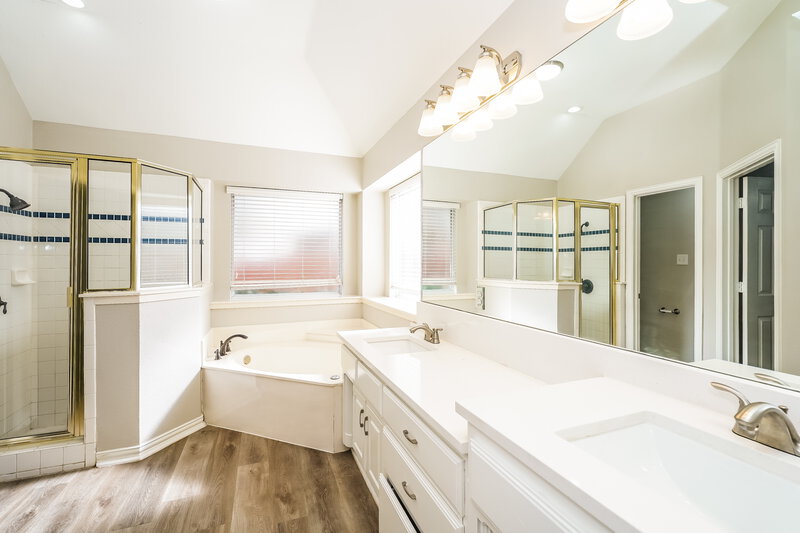 2,730/Mo, 708 Saint Johns Dr Mansfield, TX 76063 Main Bathroom View