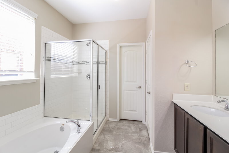 4,760/Mo, 3310 Founders Way Melissa, TX 75454 Main Bathroom View