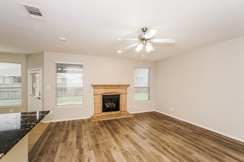 2,825/Mo, 53 Lucas Ln Edgecliff Village, TX 76134 Living Room View 2