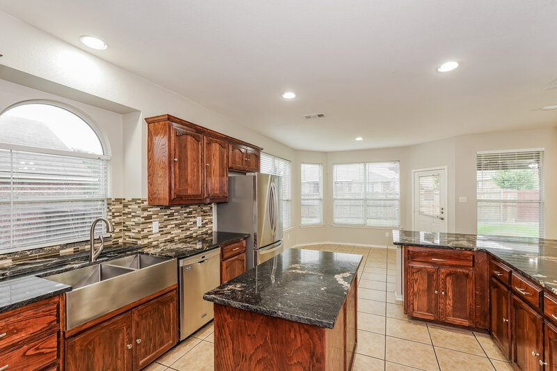 2,825/Mo, 53 Lucas Ln Edgecliff Village, TX 76134 Kitchen View 3