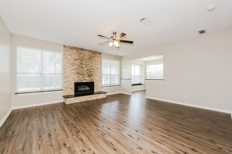 2,990/Mo, 7721 Arcadia Trl Fort Worth, TX 76137 Living Room View 2