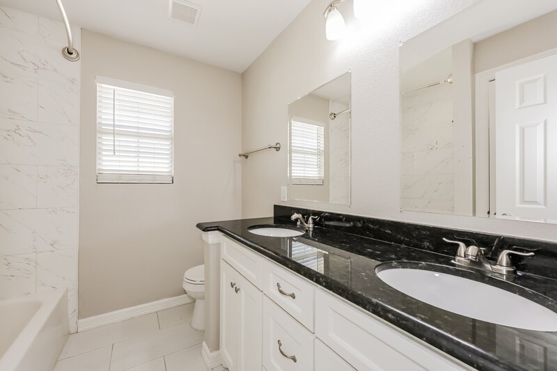 2,990/Mo, 7721 Arcadia Trl Fort Worth, TX 76137 Bathroom View