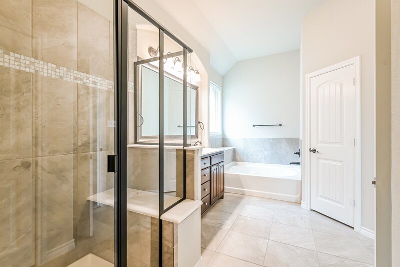 2,945/Mo, 325 Strait Ln Waxahachie, TX 75165 Main Bathroom View
