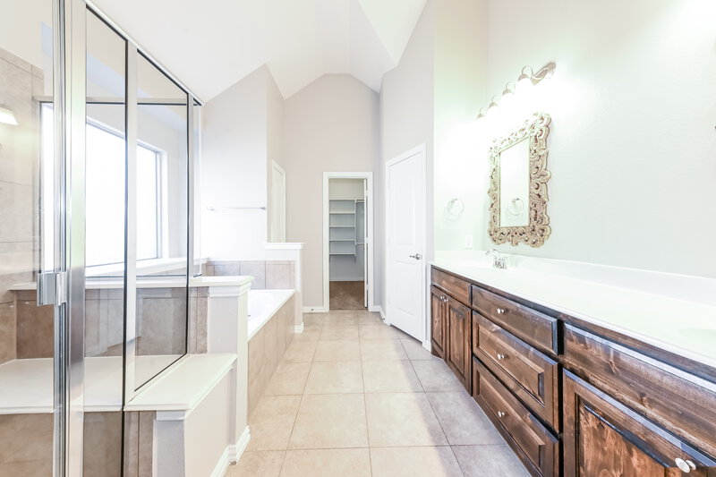 2,655/Mo, 2915 Fontana Grand Prairie, TX 75054 Main Bathroom View