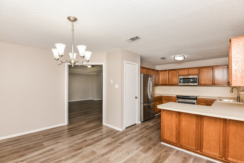2,365/Mo, 125 Camelot Dr Weatherford, TX 76086 Dining Room View 2