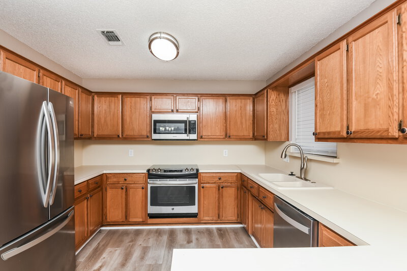 2,365/Mo, 125 Camelot Dr Weatherford, TX 76086 Kitchen View 2