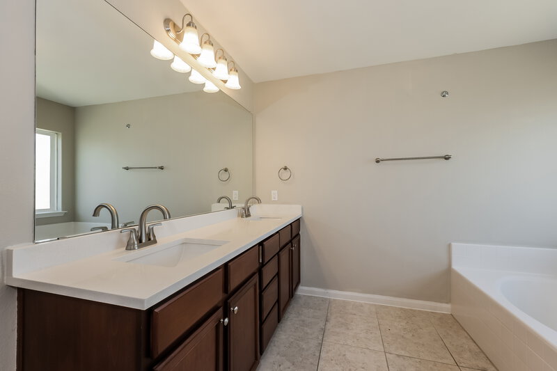 2,265/Mo, 13216 Stari Most Ln Crowley, TX 76036 Main Bathroom View