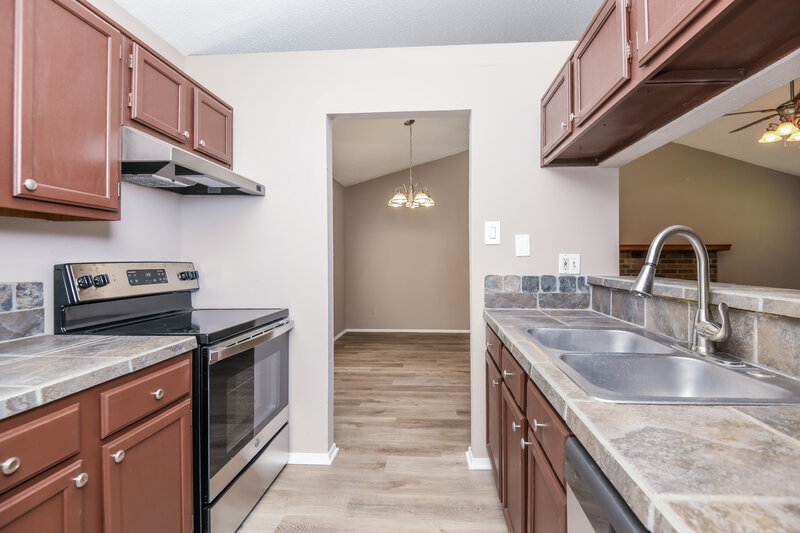 2,640/Mo, 3808 Flintwood Trl Fort Worth, TX 76137 Kitchen View