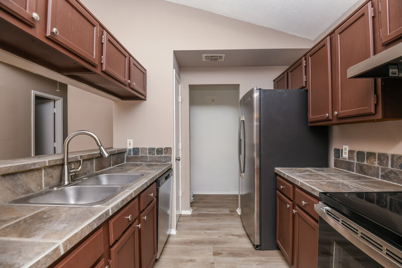 2,640/Mo, 3808 Flintwood Trl Fort Worth, TX 76137 Kitchen View 2