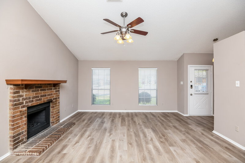 2,640/Mo, 3808 Flintwood Trl Fort Worth, TX 76137 Family Room View 2