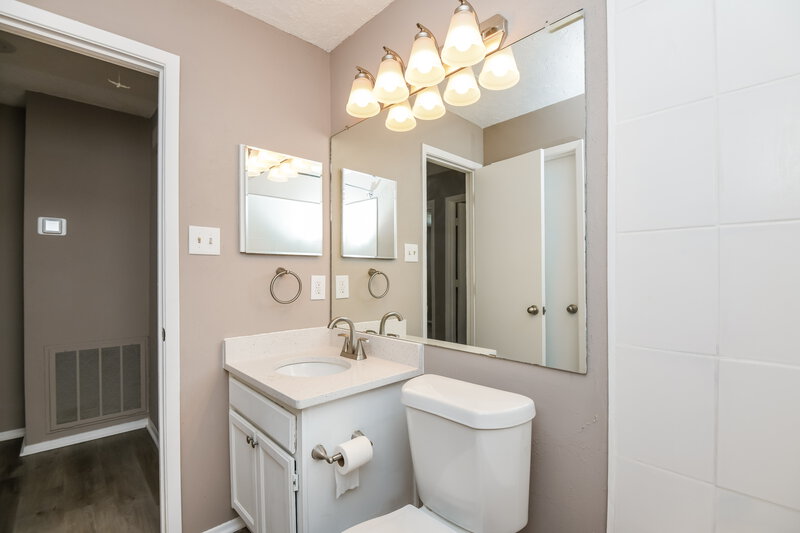 2,640/Mo, 3808 Flintwood Trl Fort Worth, TX 76137 Bathroom View