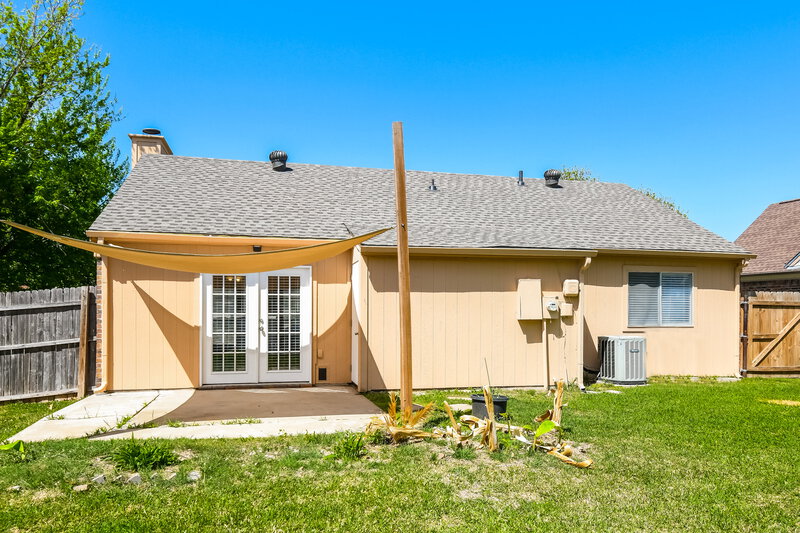 2,640/Mo, 3808 Flintwood Trl Fort Worth, TX 76137 Rear View