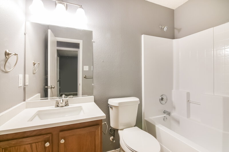 2,160/Mo, 3913 Thoroughbred Trl Fort Worth, TX 76123 Bathroom View