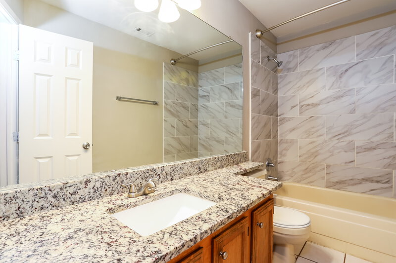 3,210/Mo, 1496 Summers Dr Cedar Hill, TX 75104 Bathroom View